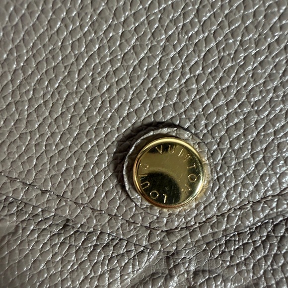 Louis Vuitton Sarah Wallet NM Tourterelle Grey Empreinte - Picture 9 of 9